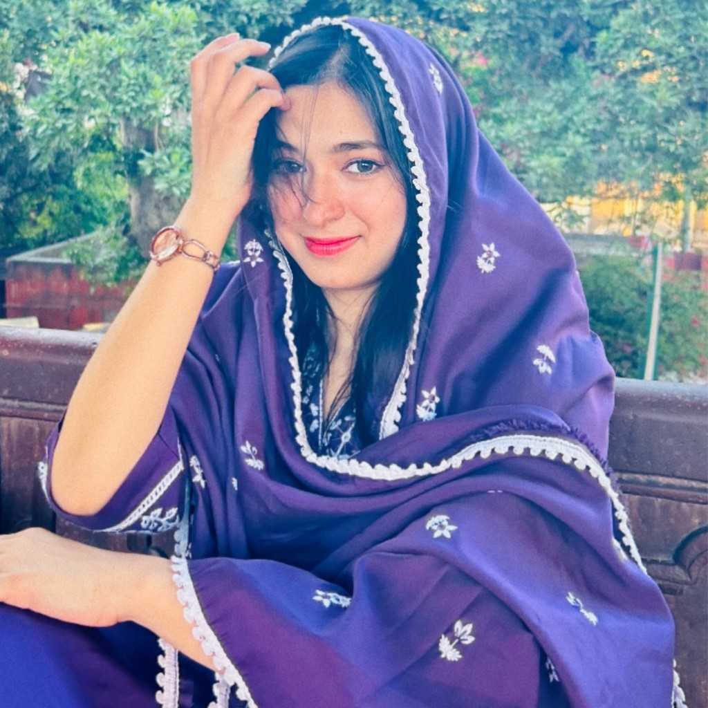 Saba Chaudhary Biography Urdu