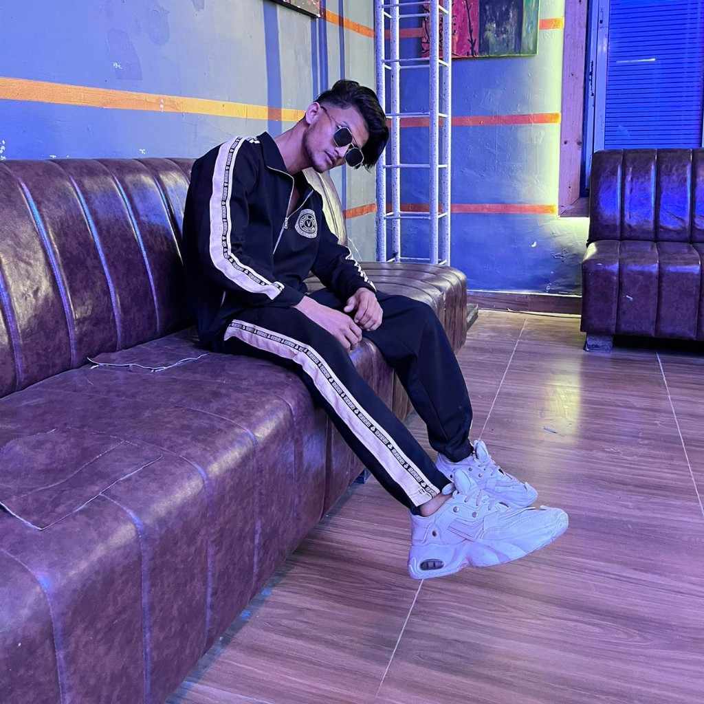 Robe Mujahid Biography