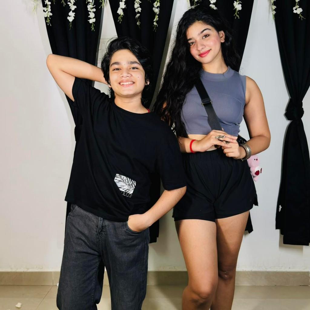 Aalok Shaw sister name Suhani Sarin