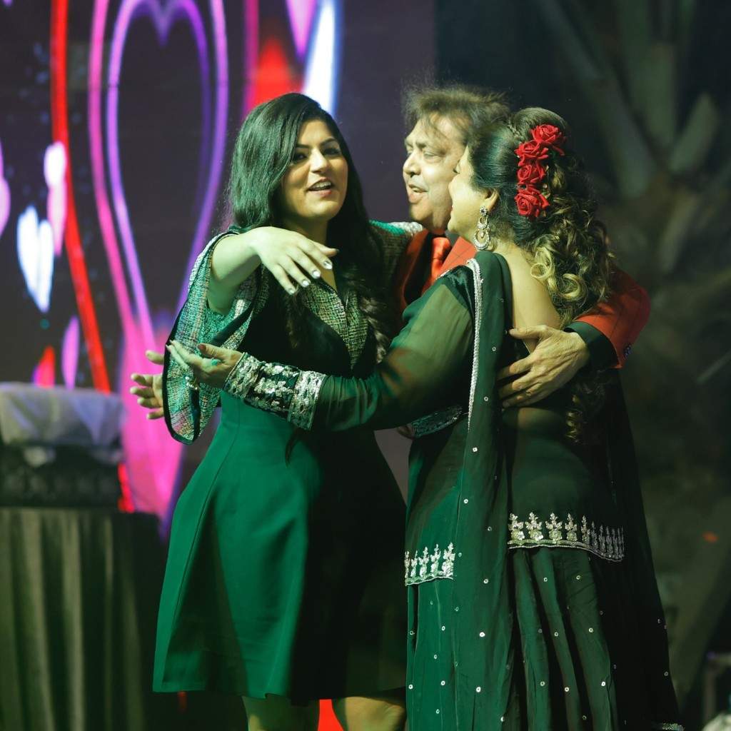 Aarzoo Khurana family