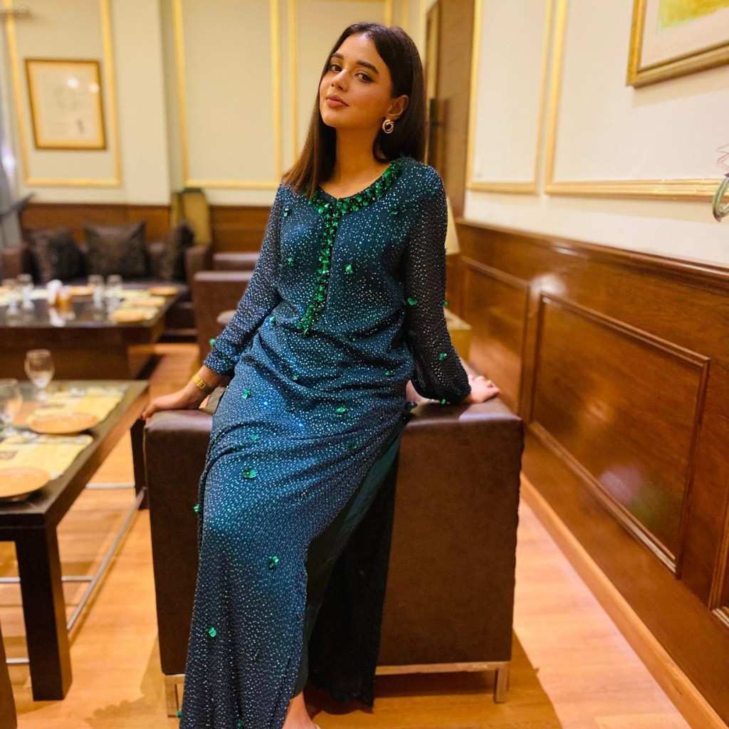 famous pakistani female anchors