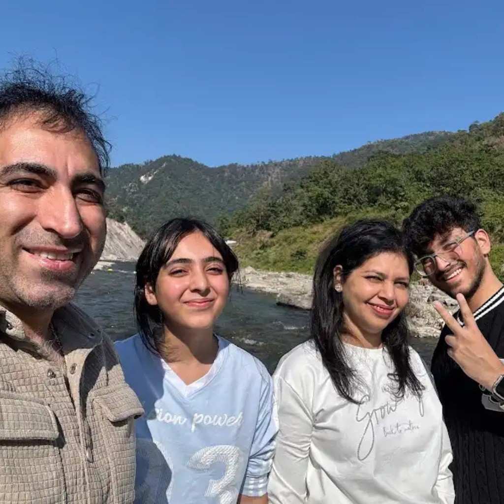 Savage Siblings Joint Family