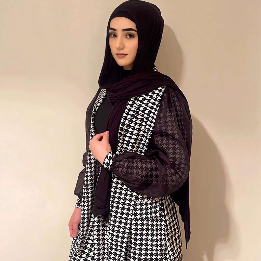 Nasrin Yawari nationality